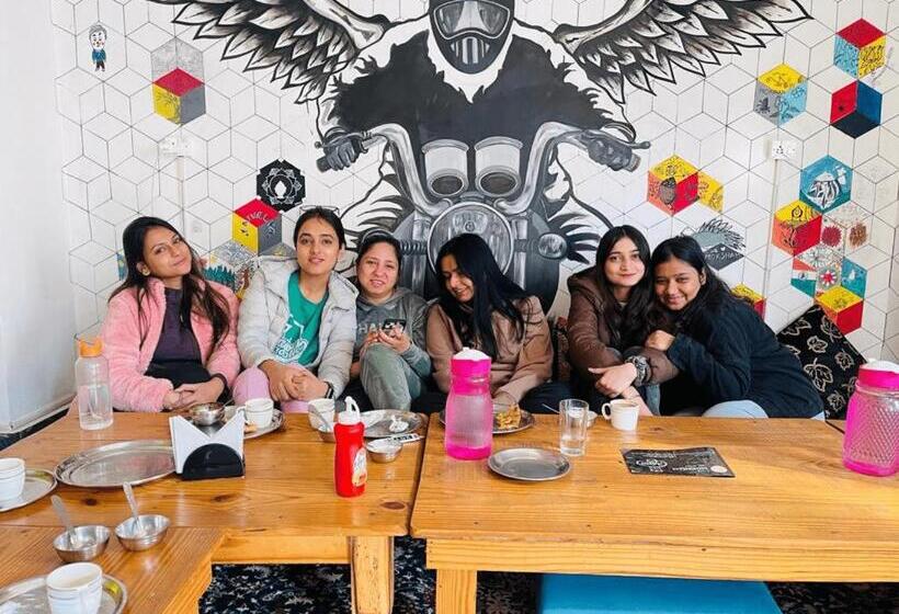 غرفة ديلوكس, The Moksham