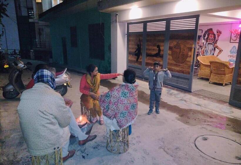 غرفة ديلوكس, The Moksham