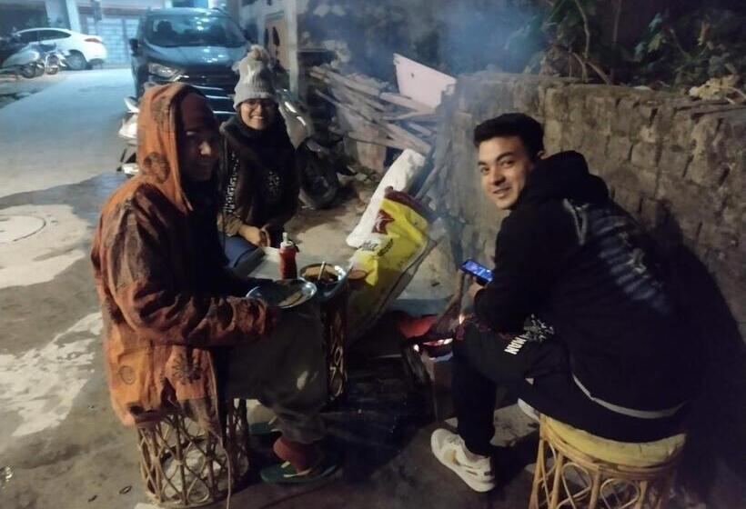 غرفة ديلوكس, The Moksham