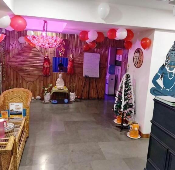 غرفة ديلوكس, The Moksham