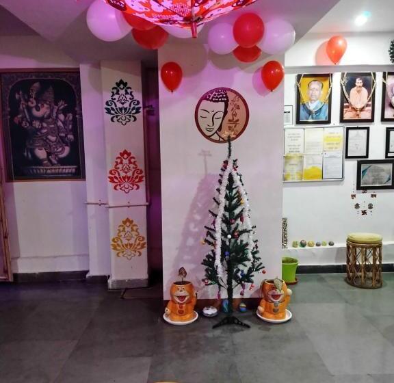 غرفة ديلوكس, The Moksham