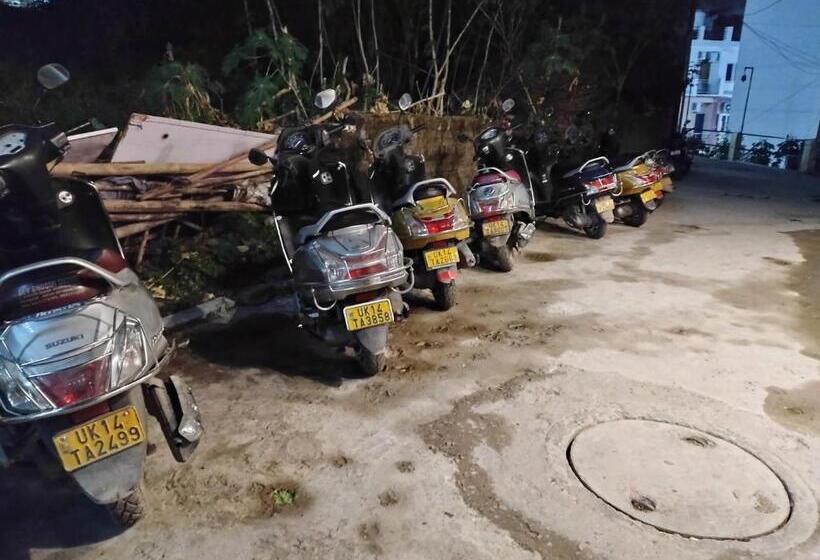 غرفة ديلوكس, The Moksham