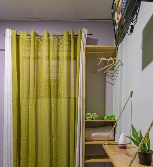 اتاق استاندارد با سرویس بهداشتی مشترک, Delcafetalcr