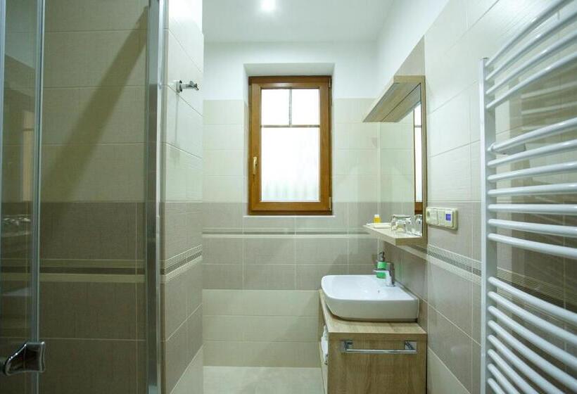 استودیوی لوکس, Vila Terra