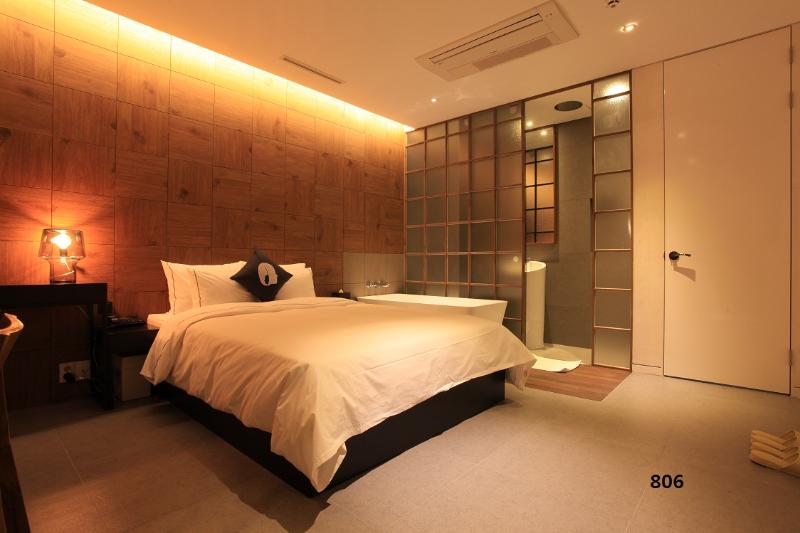 Люкс, Americana Village