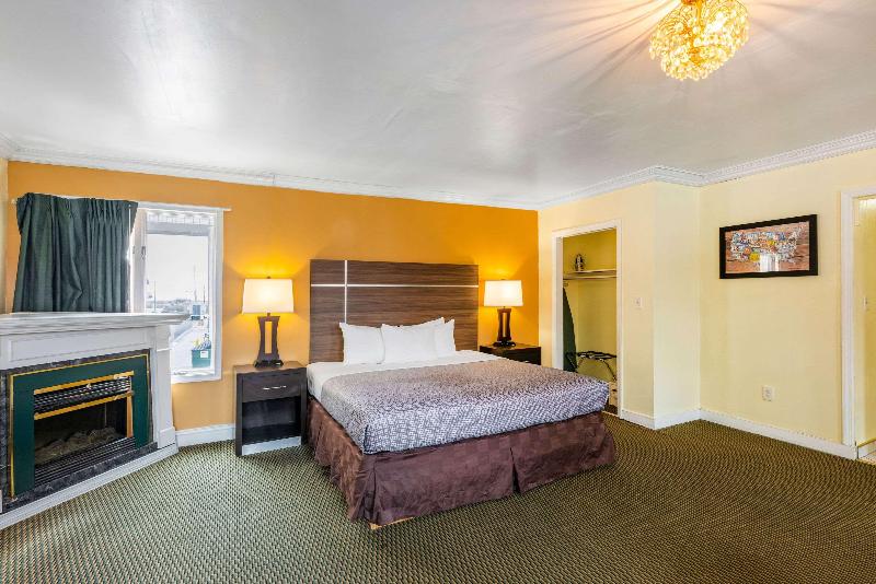 キングサイズベッドのスタンダードルーム, Doubletree By Hilton St. Louis Forest Park