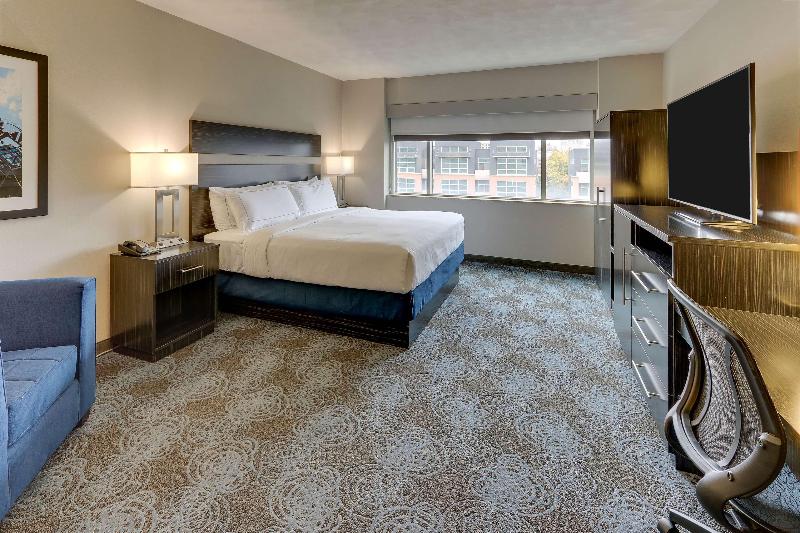 스탠다드 룸 킹사이즈 침대, Doubletree By Hilton St. Louis Forest Park