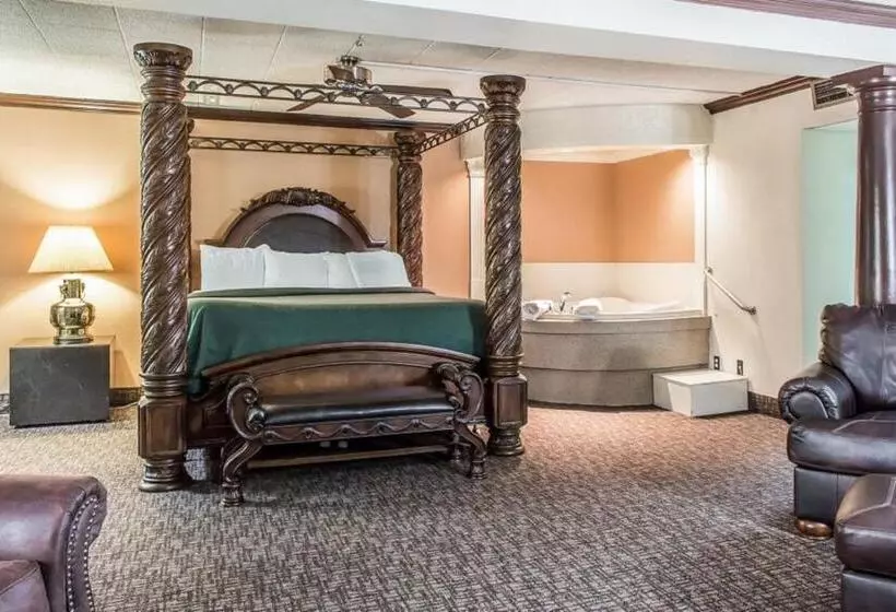 キングサイズベッドのスタンダードルーム, Fairbridge Inn & Suites Poconos