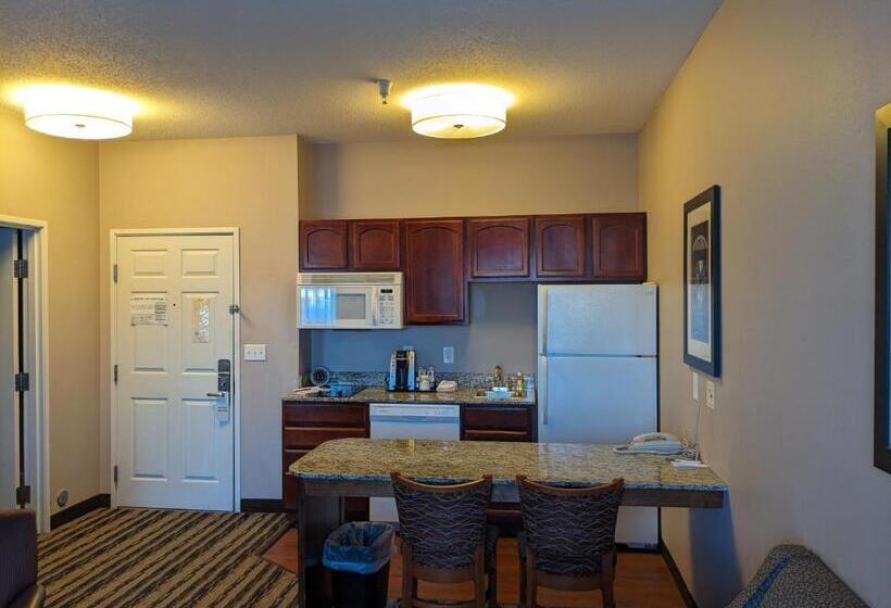 جناح, Grandstay Residential Suites