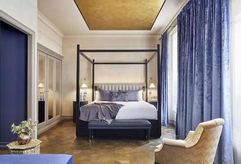 سوییت جونیور, Hôtel De Montesquieu
