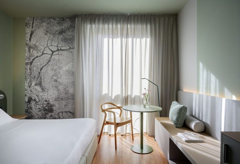 اتاق استاندارد, Ilaria