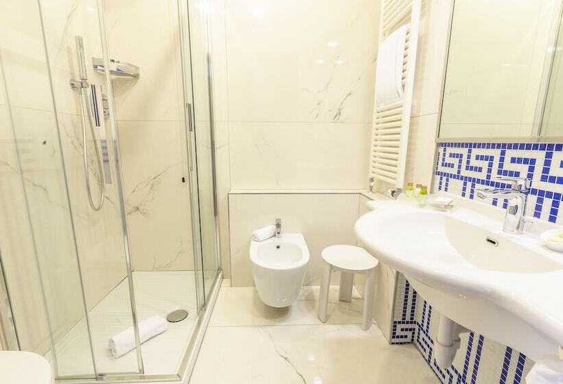 اتاق عادی, Ilaria