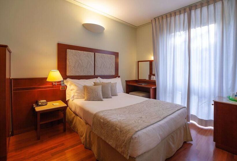 اتاق عادی, Ilaria