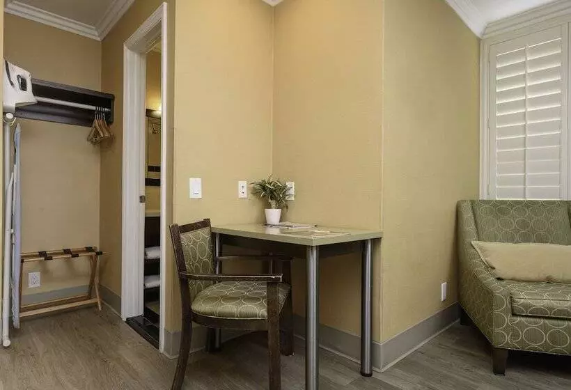 سوئیت با بالکن, Little Inn By The Bay Newport Beach