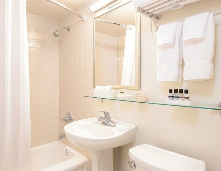 سوییت, Park Lane Suites & Inn