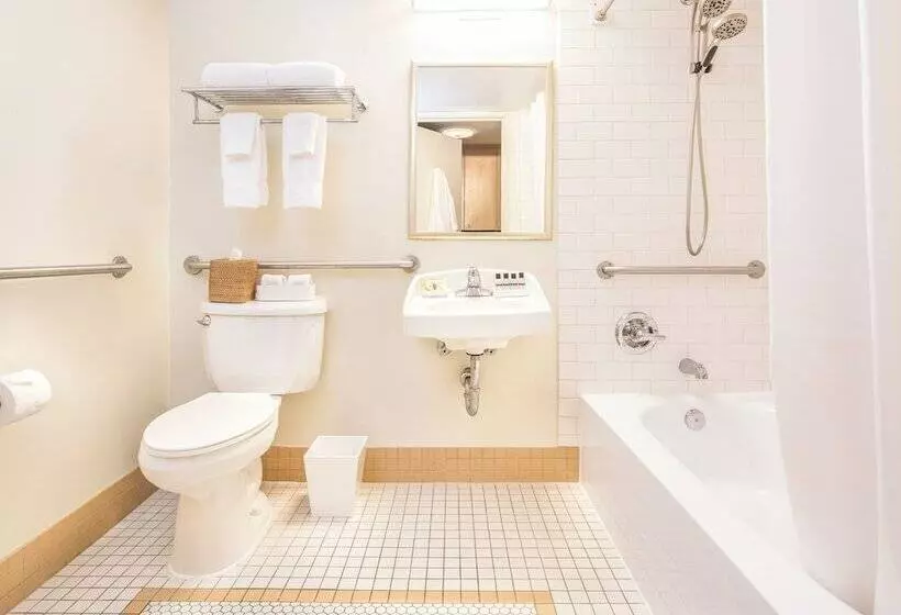 スイート, Park Lane Suites & Inn