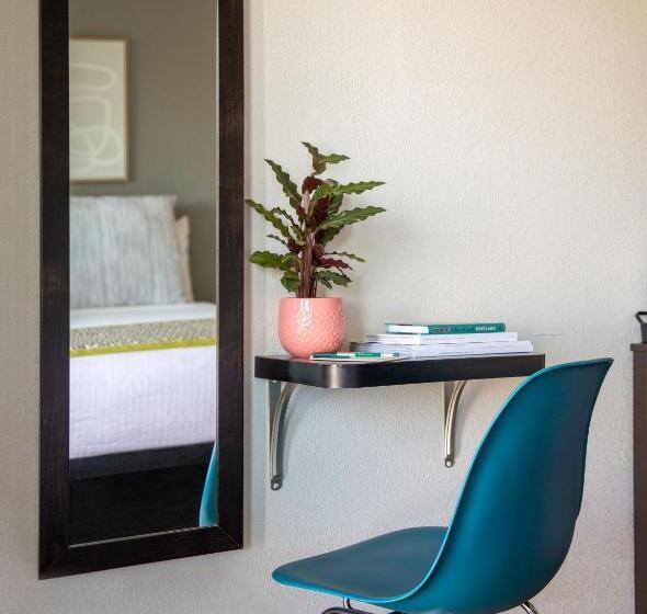 اتاق استاندارد چهار تخته, Park Lane Suites & Inn