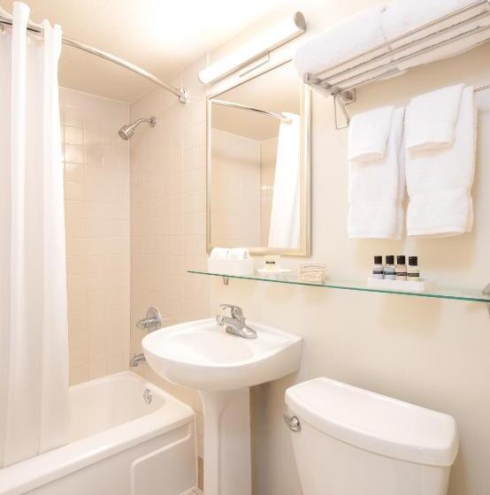 سوییت, Park Lane Suites & Inn