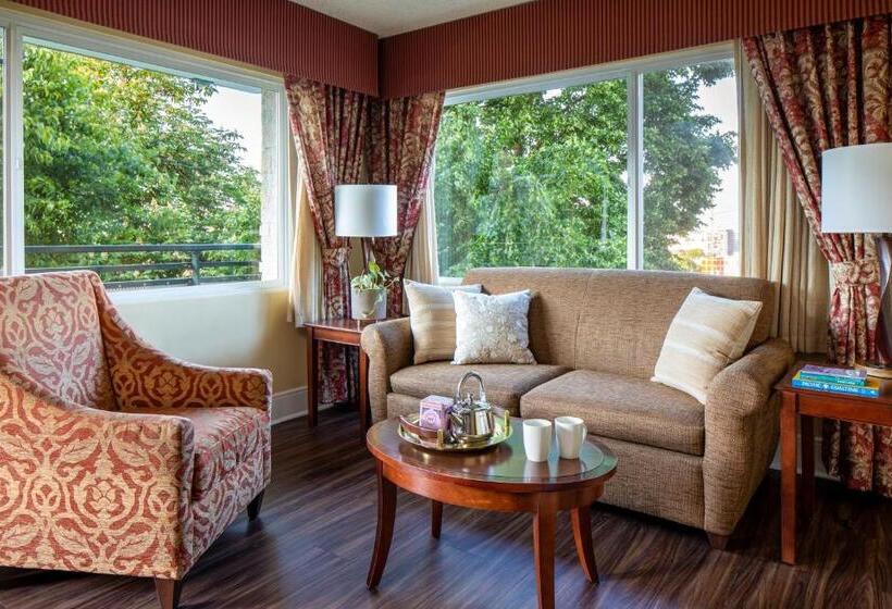 스위트, Park Lane Suites & Inn