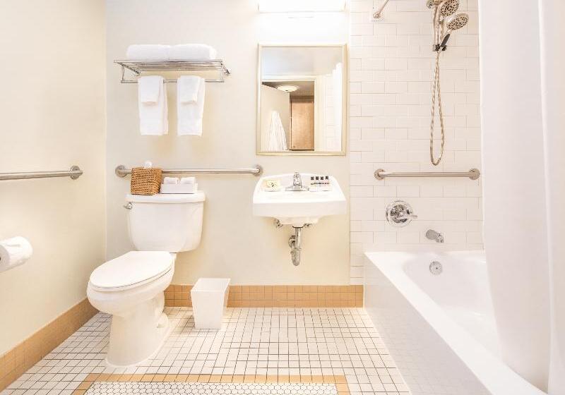 سوییت, Park Lane Suites & Inn