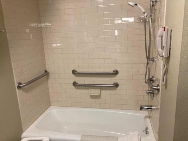 장애인을 위한 킹사이즈 침대 스탠다드 룸, Stonewall Resort