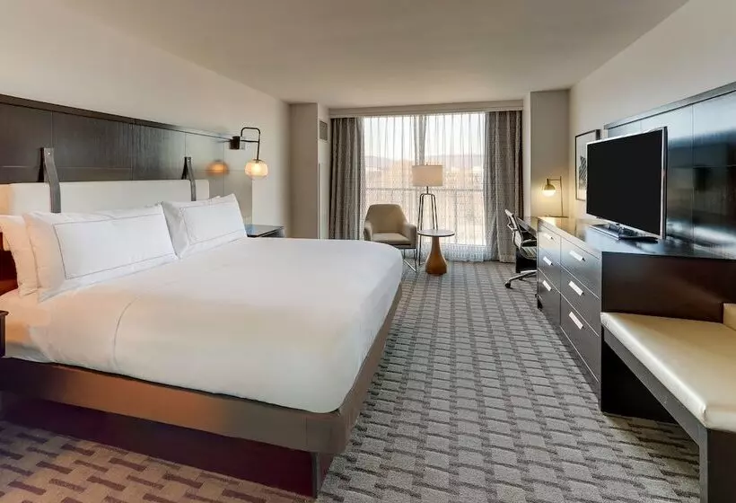 ダブルベッドスタンダードルーム, The Chattanoogan Hotel, Curio Collection By Hilton