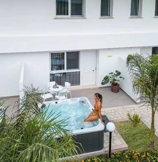 バスタブ付きデラックスルーム, Vascellero Club Resort