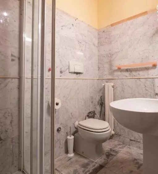 Economy Yhden Hengen Huone, Villa Maya