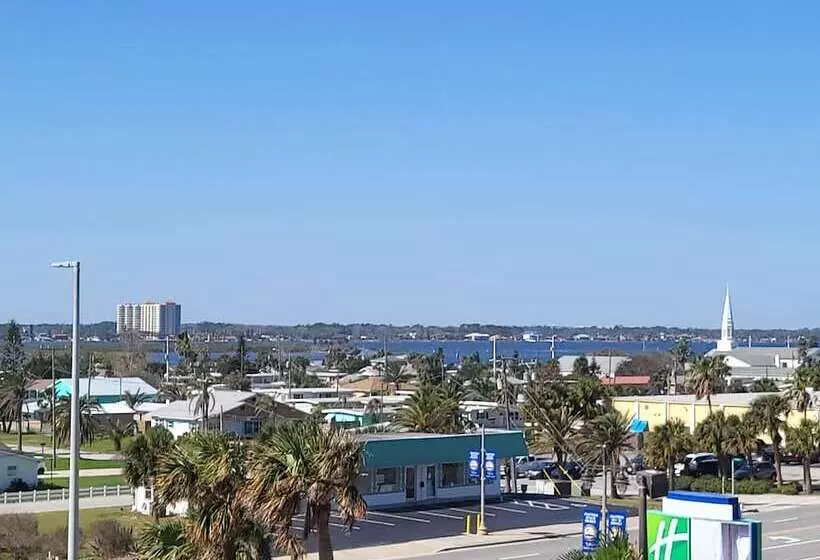 Perhesviitti 2 Makuuhuonetta, Beachside Hotel Daytona Beach No Pool