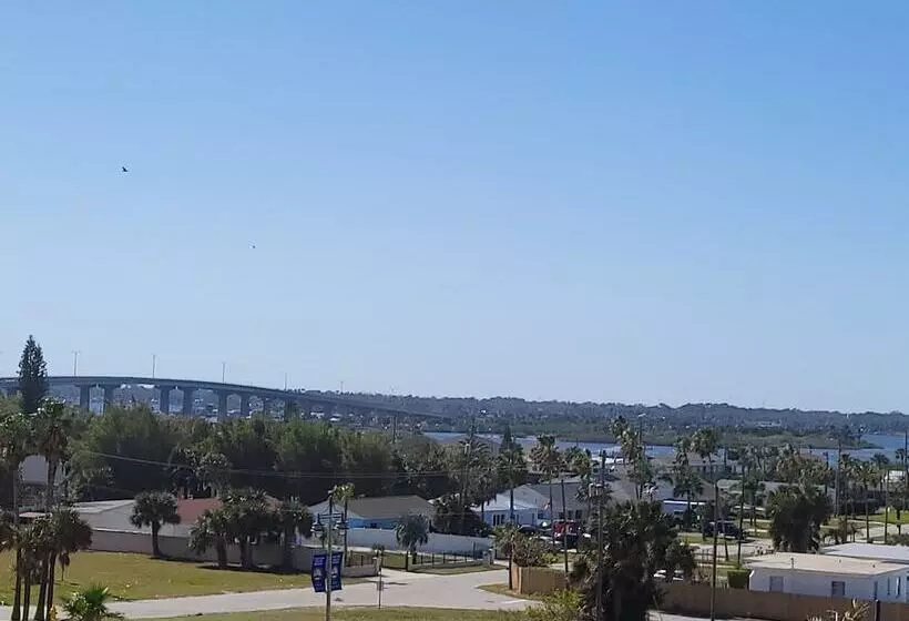 Perhesviitti 2 Makuuhuonetta, Beachside Hotel Daytona Beach No Pool