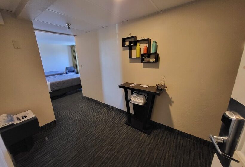 جناح عائلي غرفتين نوم, Beachside Hotel   Daytona Beach   No Pool