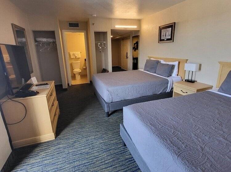 جناح عائلي غرفتين نوم, Beachside Hotel   Daytona Beach   No Pool