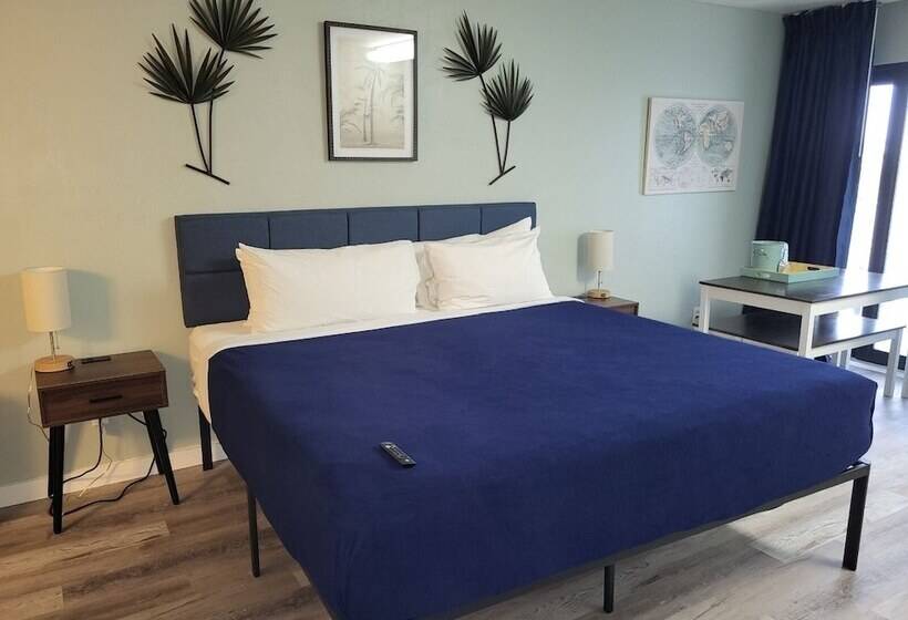 Люкс Семейный 2 Спальни, Beachside Hotel   Daytona Beach   No Pool