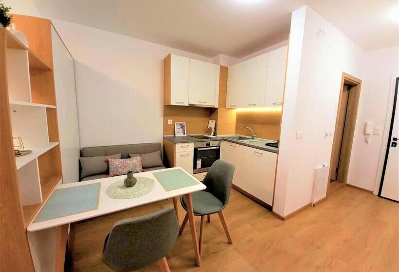 סטודיו דלוקס, Gardenia Apartments