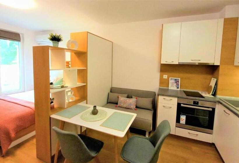 סטודיו דלוקס, Gardenia Apartments