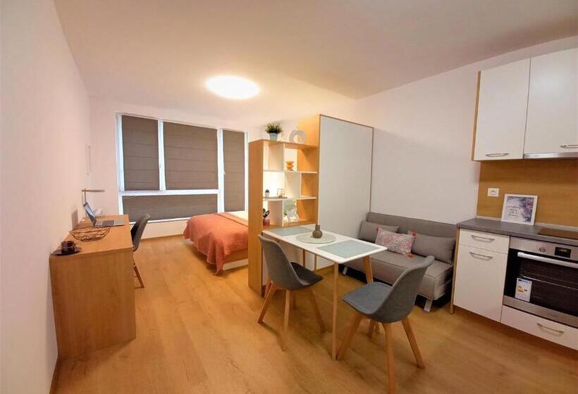 סטודיו דלוקס, Gardenia Apartments