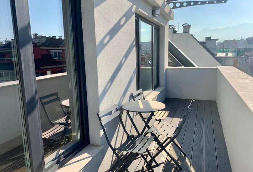 דירת שלושה חדרים, Gardenia Apartments