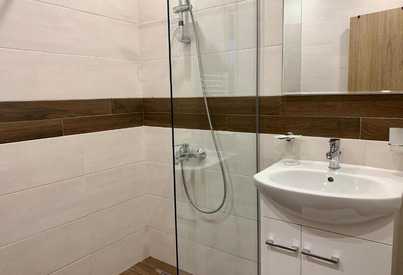 דירת שלושה חדרים, Gardenia Apartments