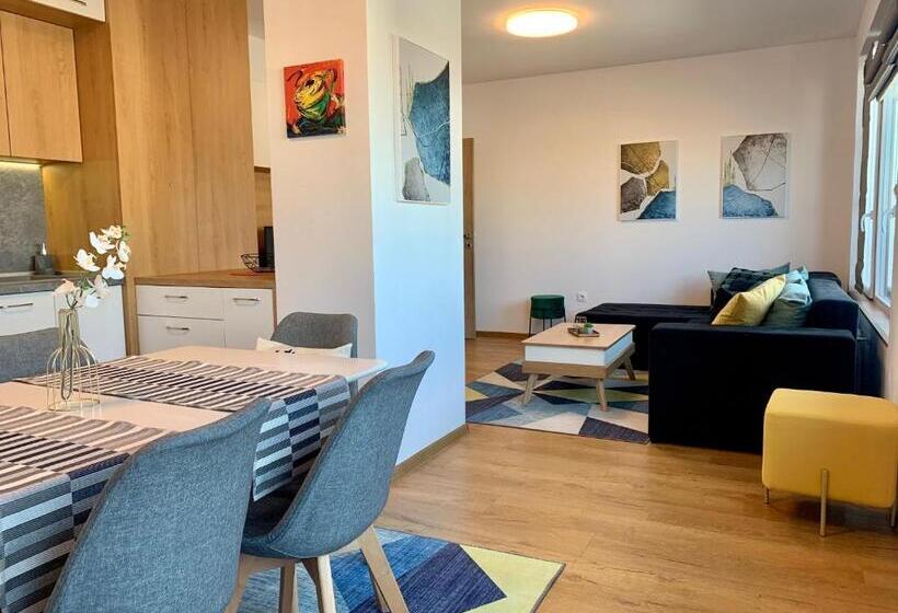 דירת שלושה חדרים, Gardenia Apartments