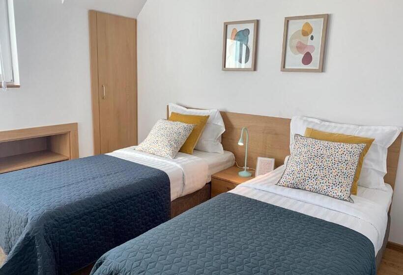 דירת שלושה חדרים, Gardenia Apartments