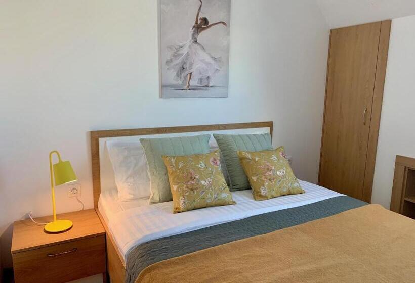 דירת שלושה חדרים, Gardenia Apartments