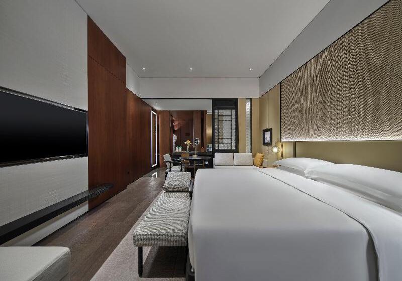 带大床的经典房间, Intercontinental Dongguan, An Ihg