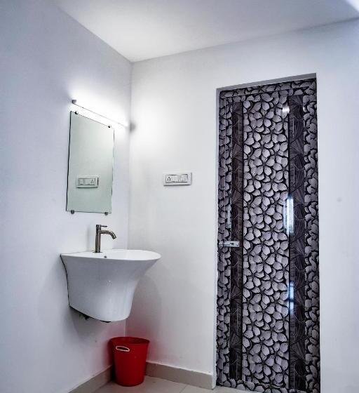 חדר דלוקס, Viswa Grand