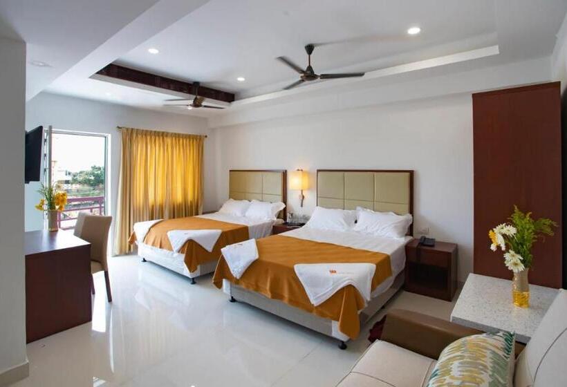 חדר לארבעה סטנדרטי עם מרפסת, Viswa Grand