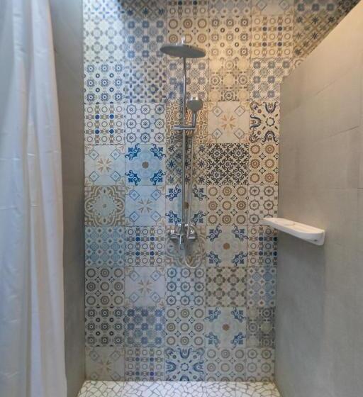 استودیوی لوکس, Asanaya Suites