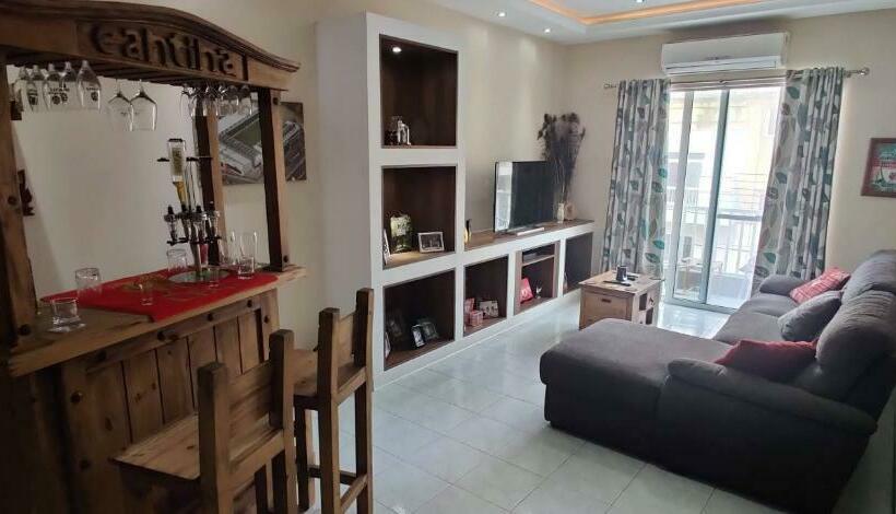 اتاق خانوادگی, Room In Apartment Very Bright Well Kept Apartment