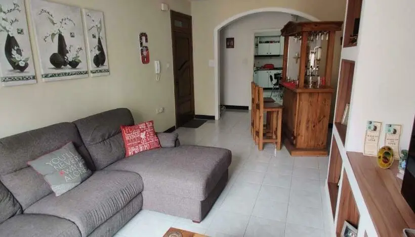 اتاق خانوادگی, Room In Apartment Very Bright Well Kept Apartment