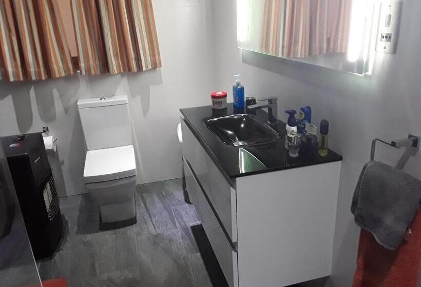 اتاق خانوادگی, Room In Apartment Very Bright Well Kept Apartment