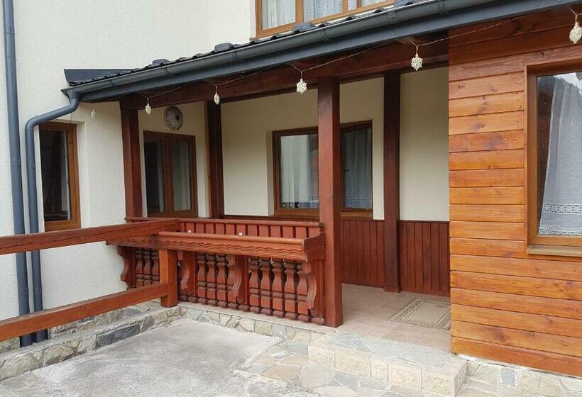 اتاق خانوادگی, Atava Family House