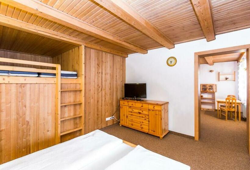 اتاق خانوادگی, Atava Family House